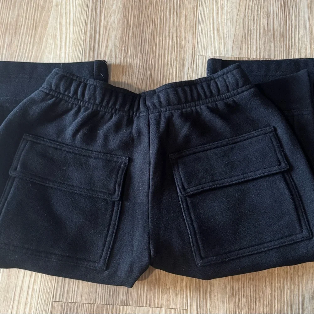 Aritzia Black Mega Cargo Sweatpants-Regular, size 2XS. NWT! - Picture 2 of 3